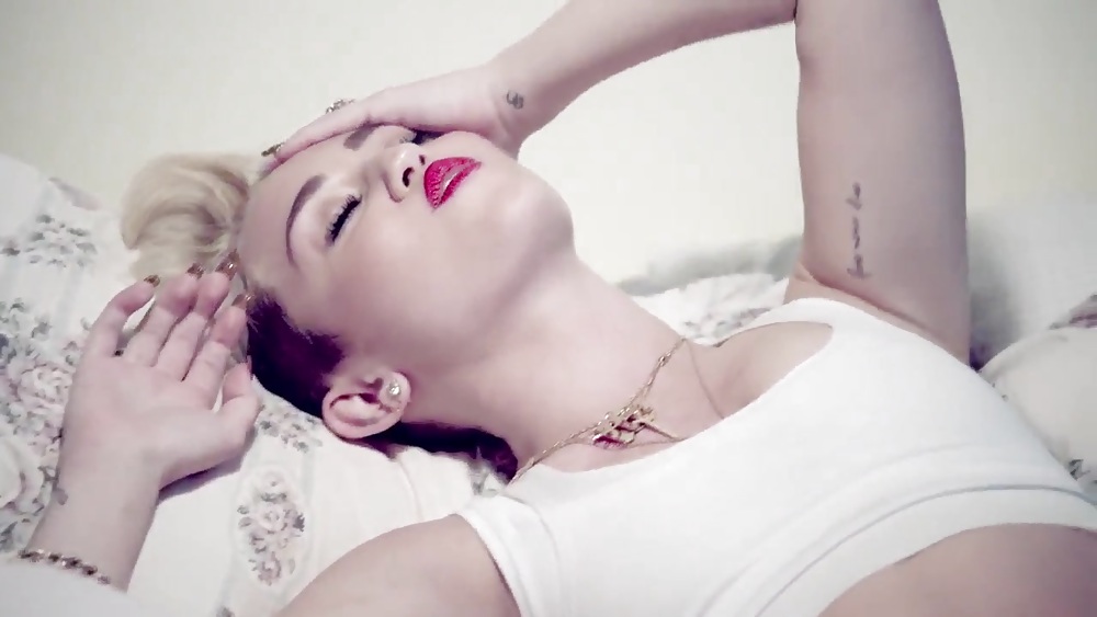 Miley CyrusのWe Can't Stopミュージックビデオのスクリーンショット
 #19172958