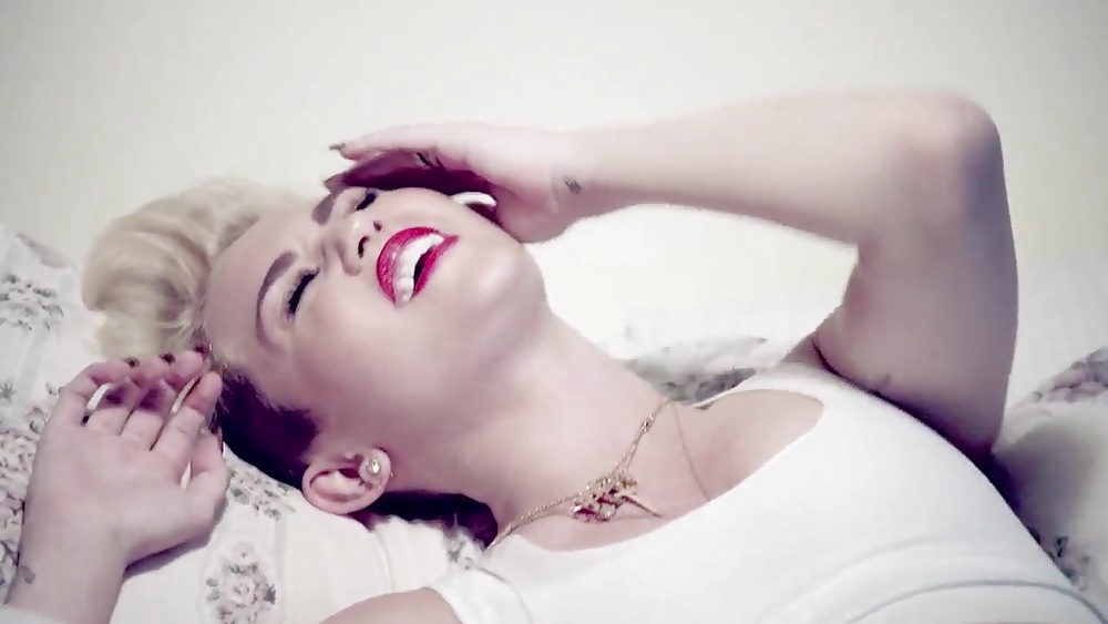 Miley CyrusのWe Can't Stopミュージックビデオのスクリーンショット
 #19172964
