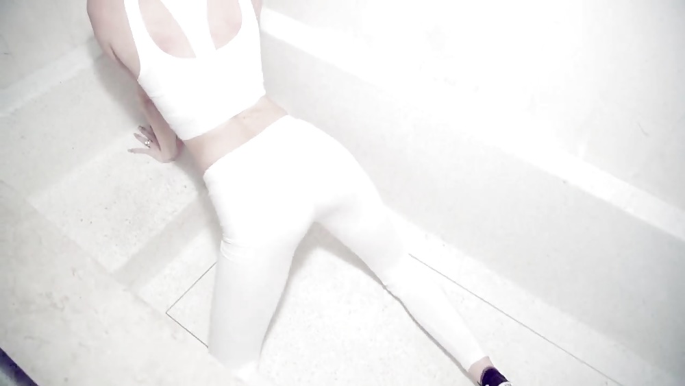 Screenshot da we cant stop music video di miley cyrus
 #19172992