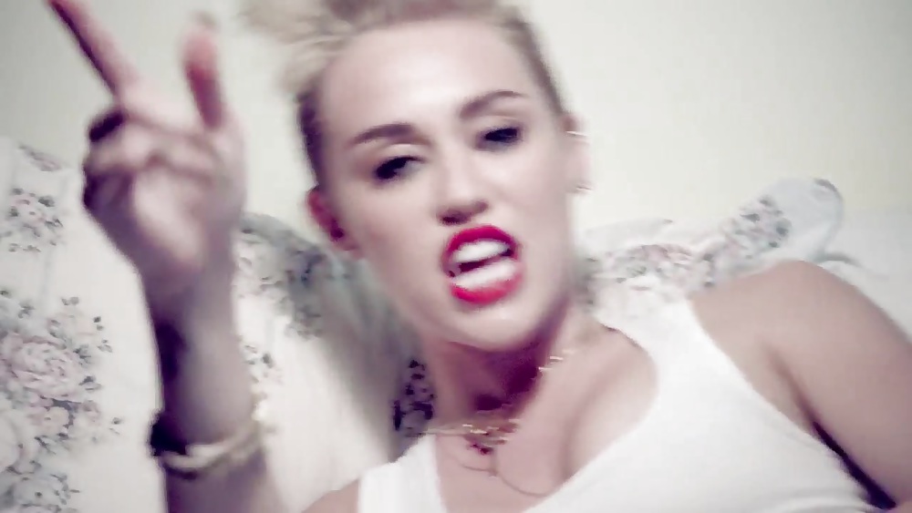 Miley CyrusのWe Can't Stopミュージックビデオのスクリーンショット
 #19173013