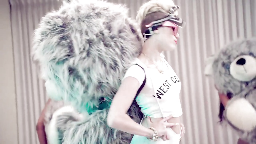 Miley CyrusのWe Can't Stopミュージックビデオのスクリーンショット
 #19173049