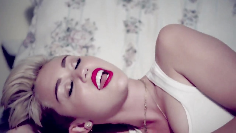Miley CyrusのWe Can't Stopミュージックビデオのスクリーンショット
 #19173070