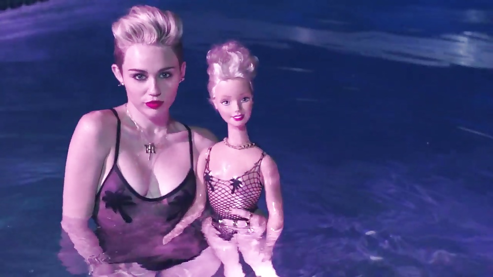 Capturas de pantalla del video musical we cant stop de miley cyrus
 #19173089