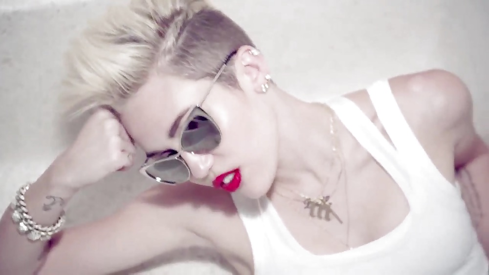 Miley CyrusのWe Can't Stopミュージックビデオのスクリーンショット
 #19173100
