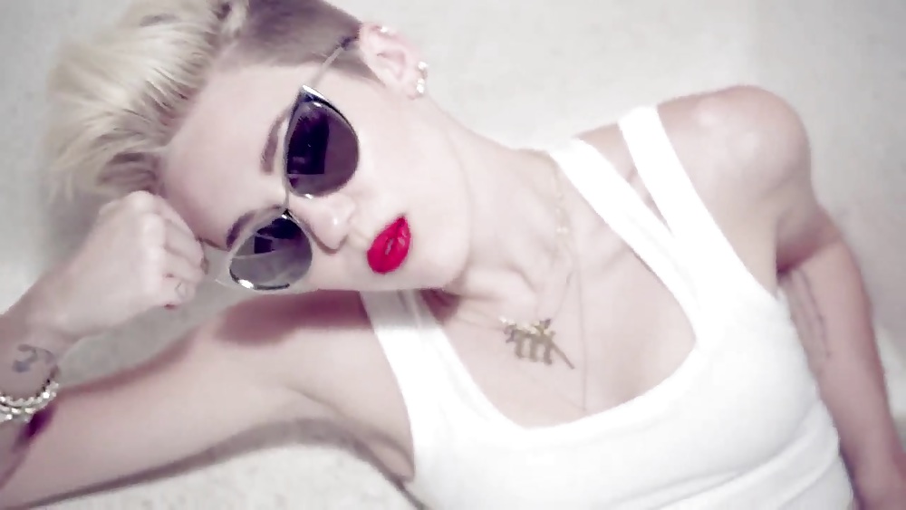 Miley CyrusのWe Can't Stopミュージックビデオのスクリーンショット
 #19173104
