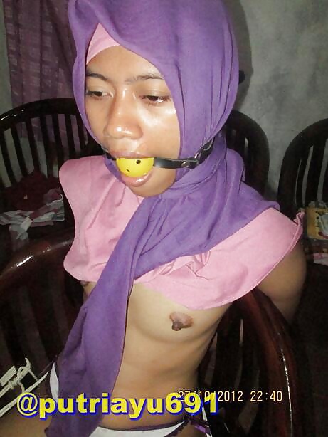 Nues Filles Hijab De Malaisie Et Indonésie #22539414