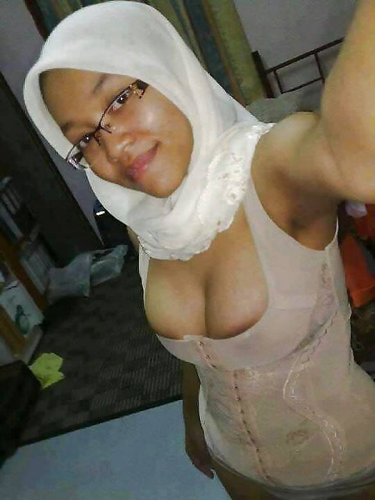 Nues Filles Hijab De Malaisie Et Indonésie #22539554