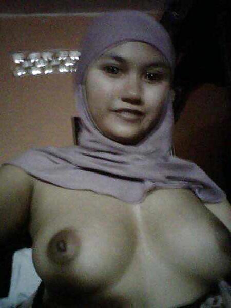 Nues Filles Hijab De Malaisie Et Indonésie #22539634
