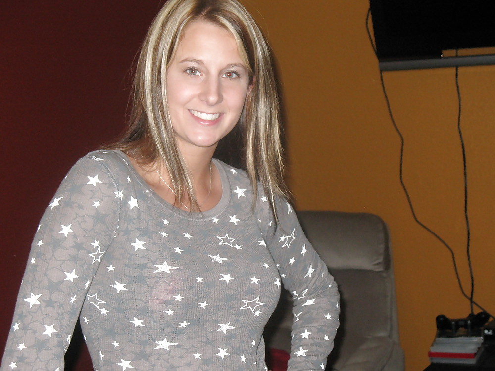 Blonde Amateur Posing & Stripping #3476299