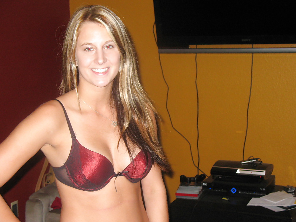 Blonde Amateur Posing & Stripping #3476376