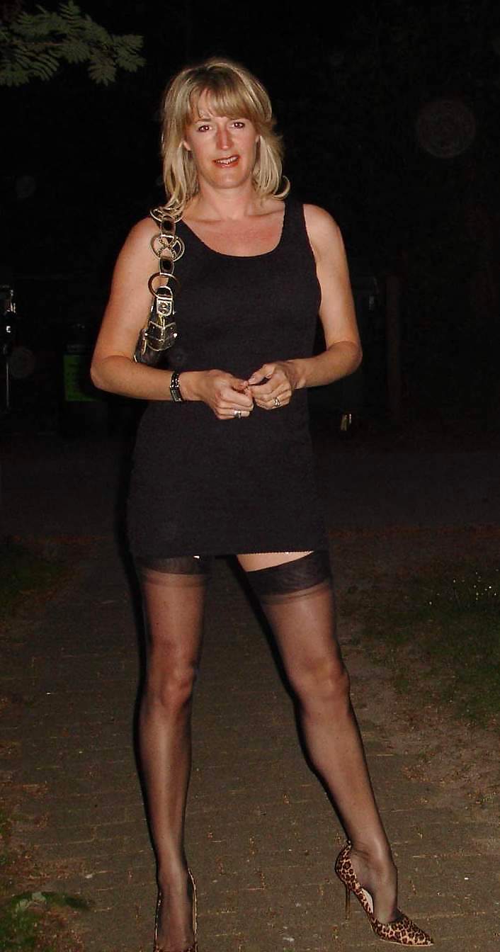 Sólo la mujer real amaba a vestirse como una puta ... (4)
 #21076857