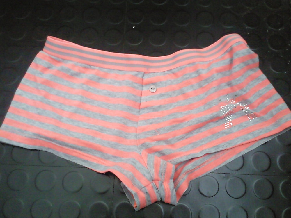 Los pantalones de la amiga de la hijastra
 #5016368