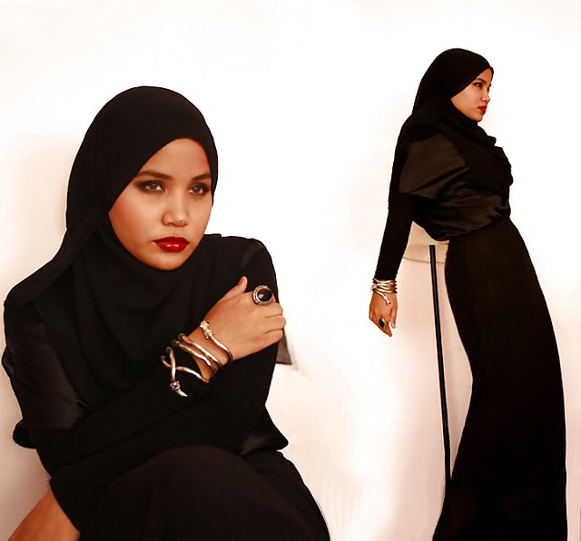 Ragazze musulmane ... il vostro hijab è così stretto!
 #16379269