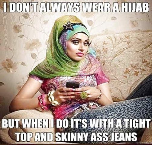 Ragazze musulmane ... il vostro hijab è così stretto!
 #16379437