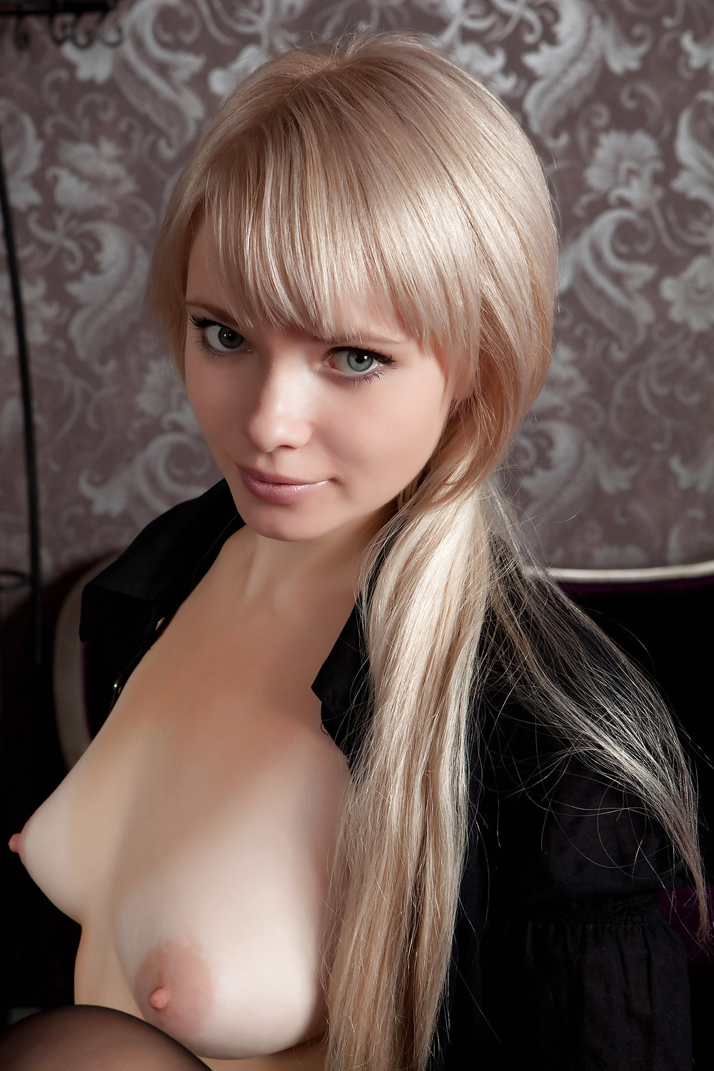 Beautyful Blond Freeona jeune En Bas Noirs #13218070