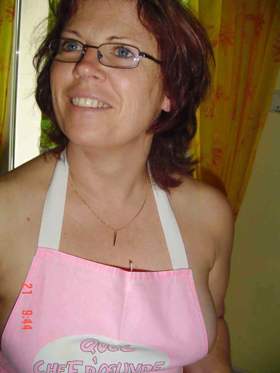 naked helene under her apron  #22124026