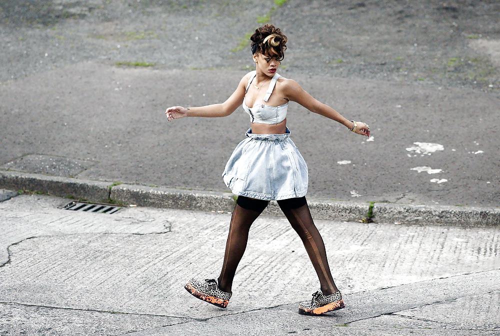 Rihanna filmando el video musical we found love in ireland
 #8290454