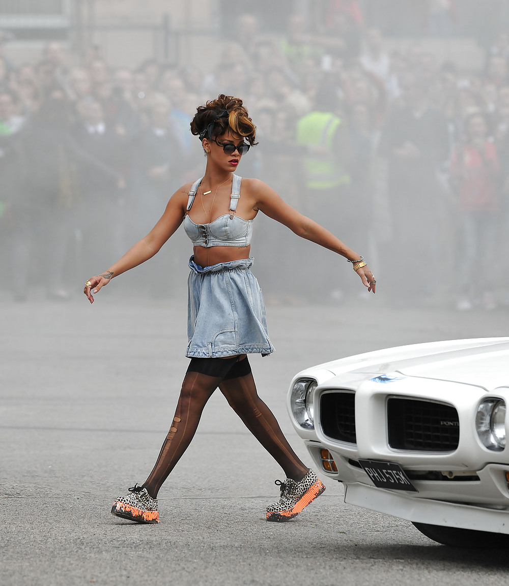 Rihanna filmando el video musical we found love in ireland
 #8290480