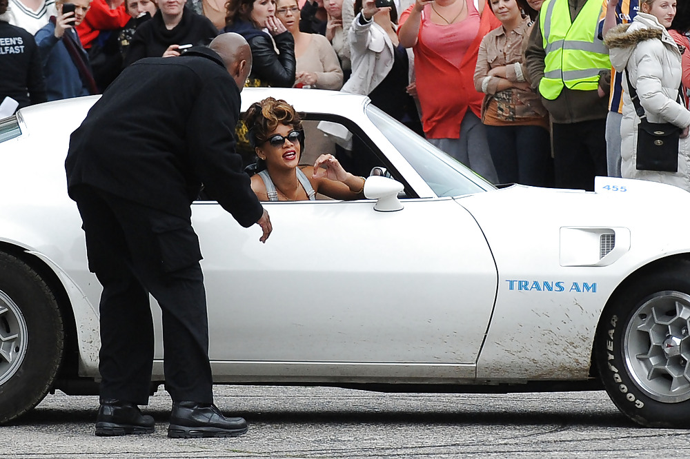 Rihanna filmando el video musical we found love in ireland
 #8290513