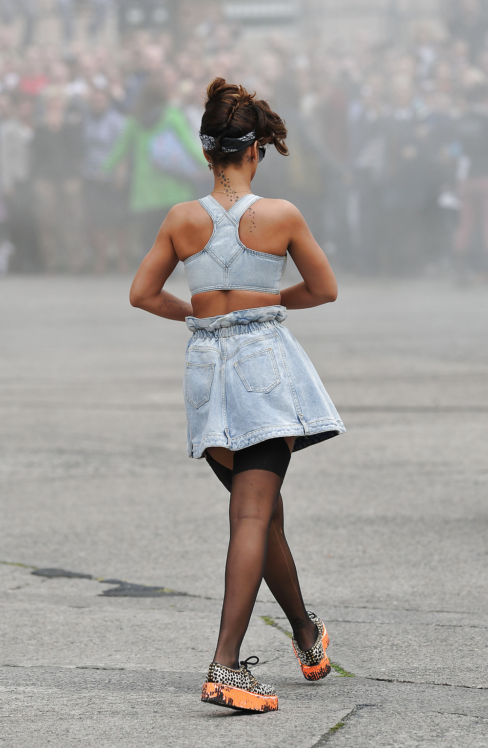 Rihanna filmando el video musical we found love in ireland
 #8290575