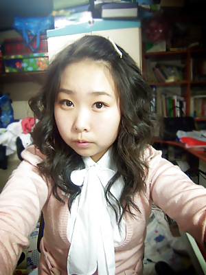 韓国の女の子が自分で撮った写真
 #16364893
