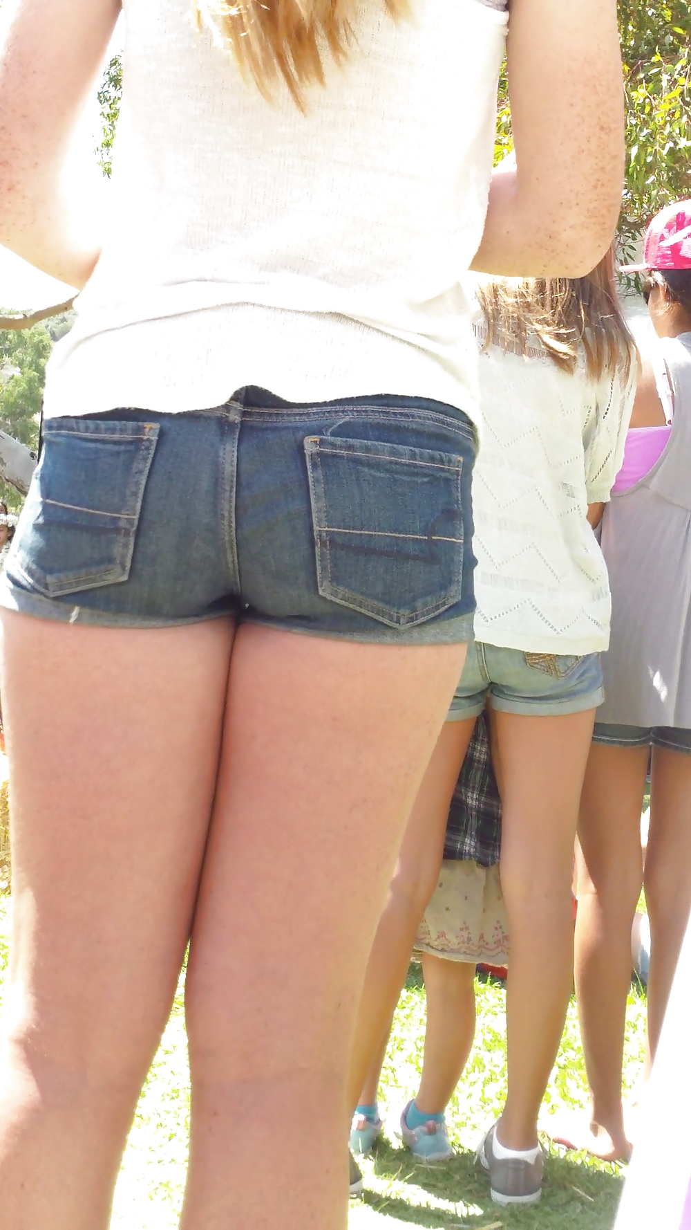 Some nice public butt cracks & ass cheeks in shorts  #21359196