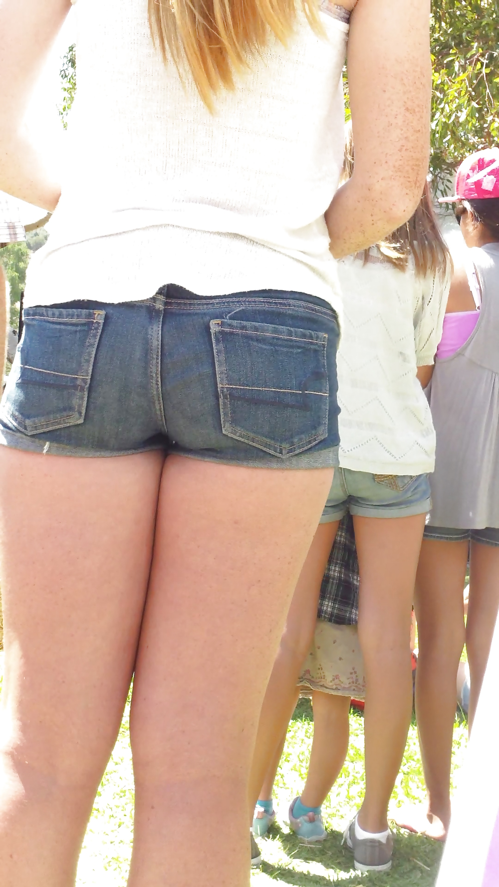 Some nice public butt cracks & ass cheeks in shorts  #21359249