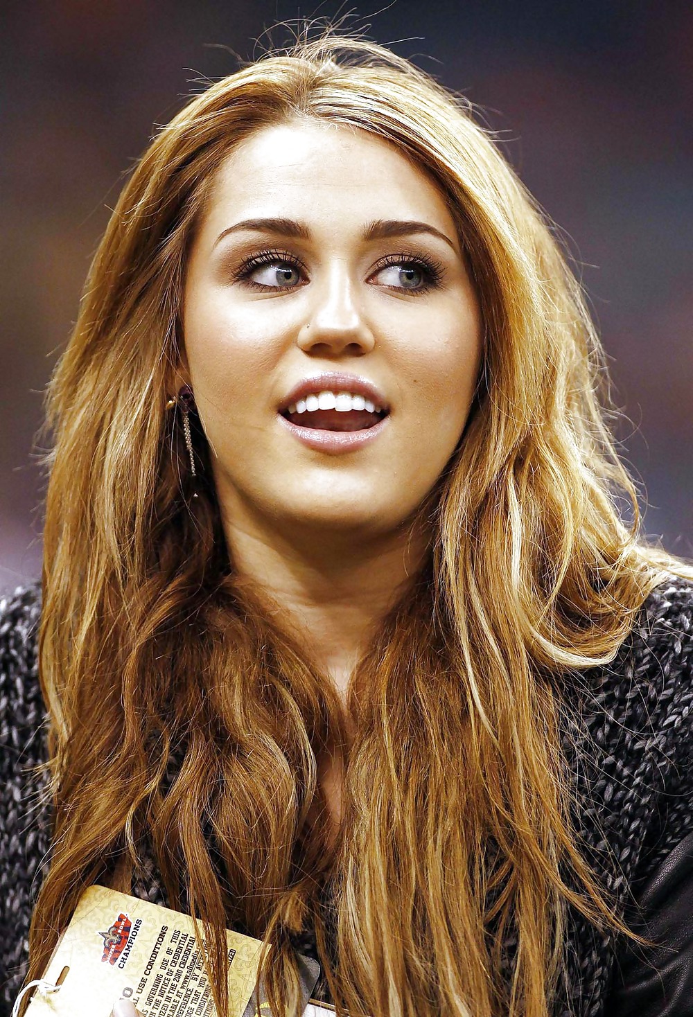 Cum en miley cyrus
 #3636512