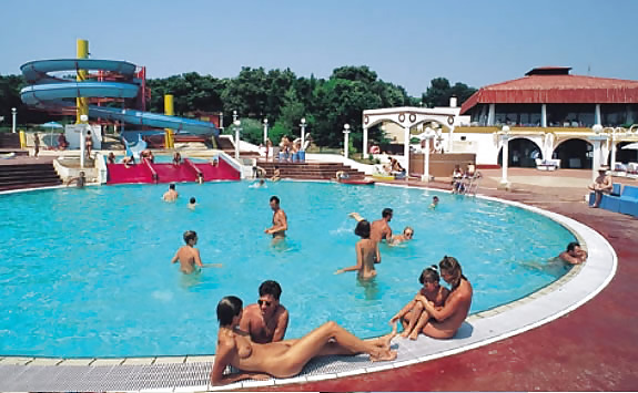 Orgy in The Pool #83419