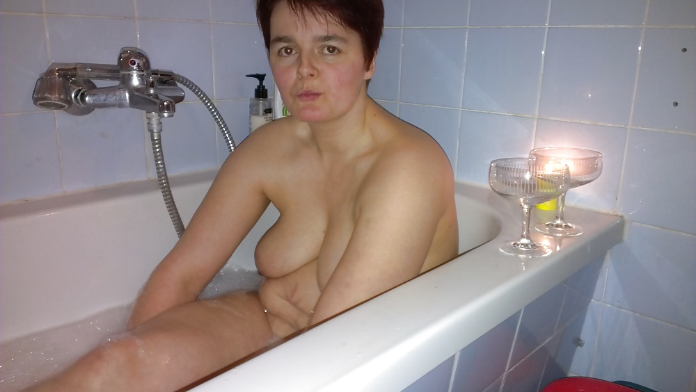 Wer Will Mit Mir Sekt Trinken In Der Badewanne :-) #18589135