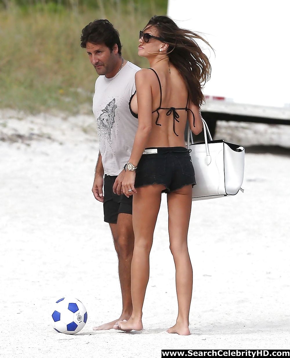 Claudia galanti bikini figa labbro scivolare candids
 #13933229