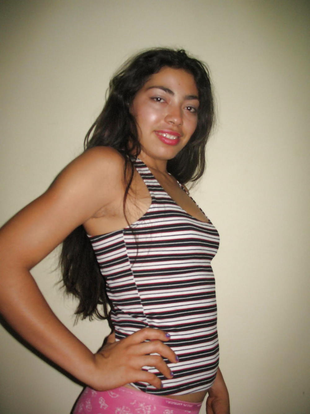 Joven latina
 #7976490