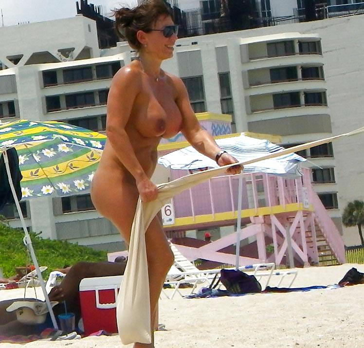 Beach Voyeur Gallery #4594508