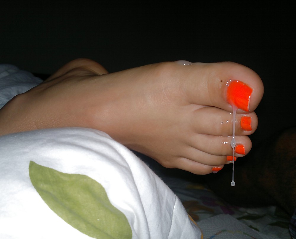 I piedi di mia moglie e le dita dei piedi sexy.
 #21812307
