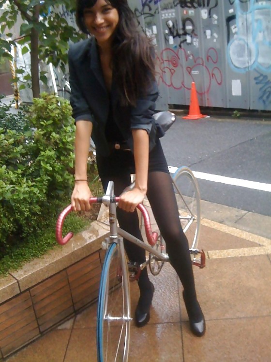 Weibliche Sexy Beine Nylon Fahrrad #18018350