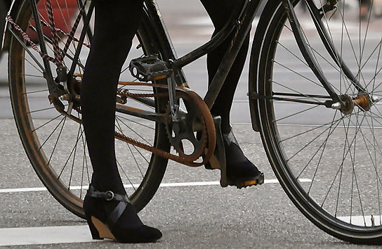 Femenino piernas sexy nylon bicicleta
 #18018355