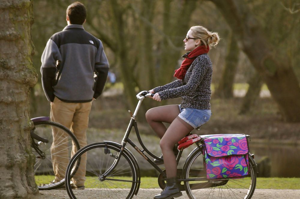 Femenino piernas sexy nylon bicicleta
 #18018449