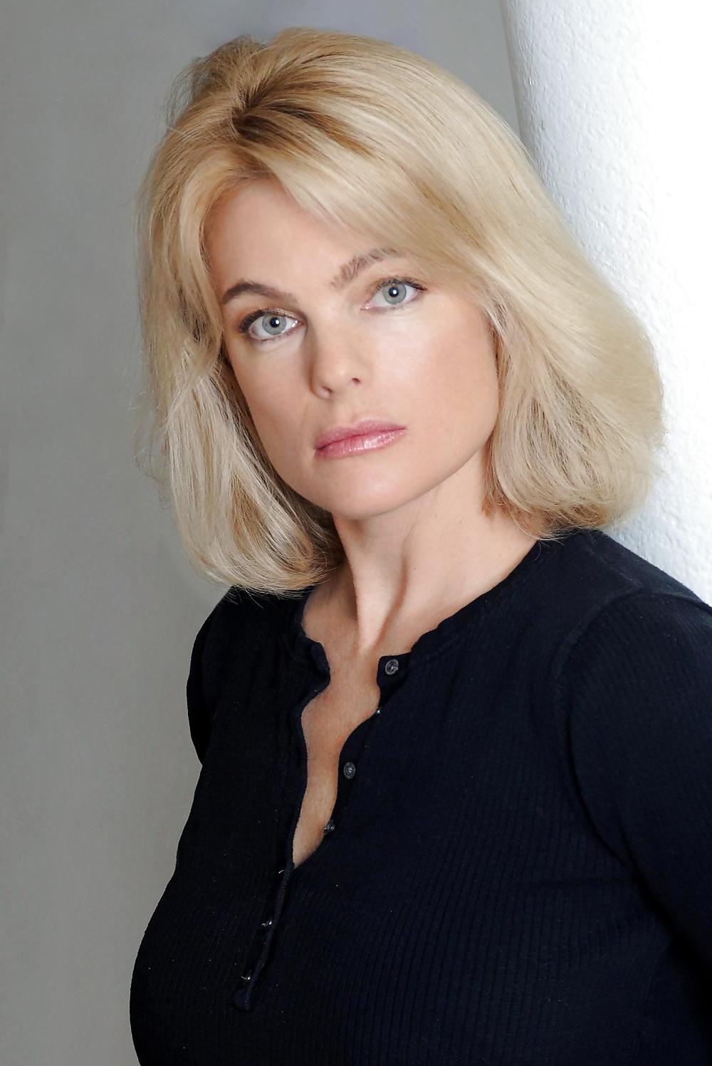 Erika eleniak
 #11987857