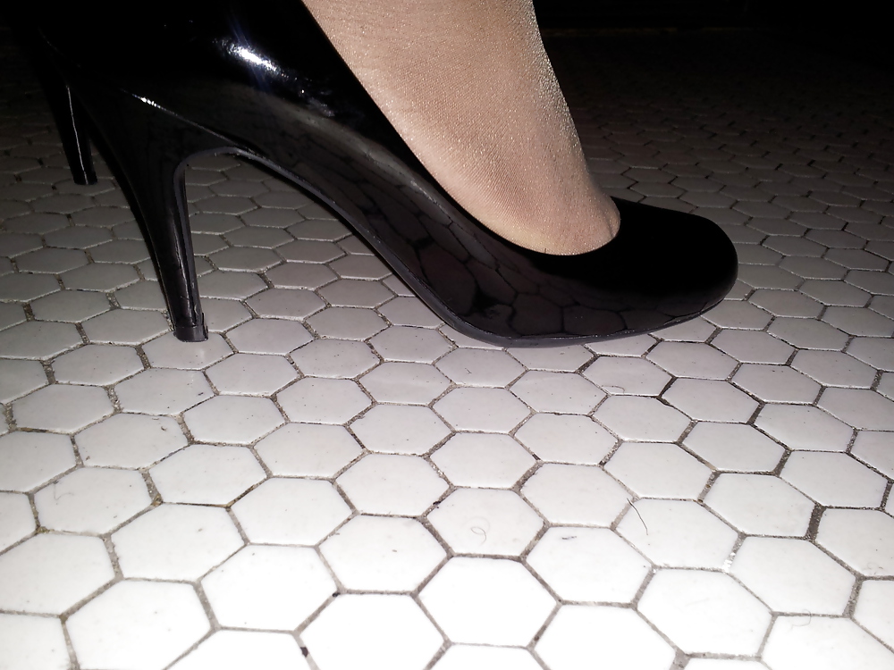 I borrowed some pumps longtime from a friend. #12716931