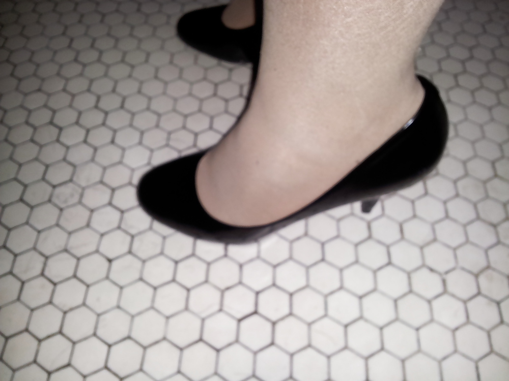 Un amigo me prestó unos zapatos de tacón durante mucho tiempo.
 #12716944