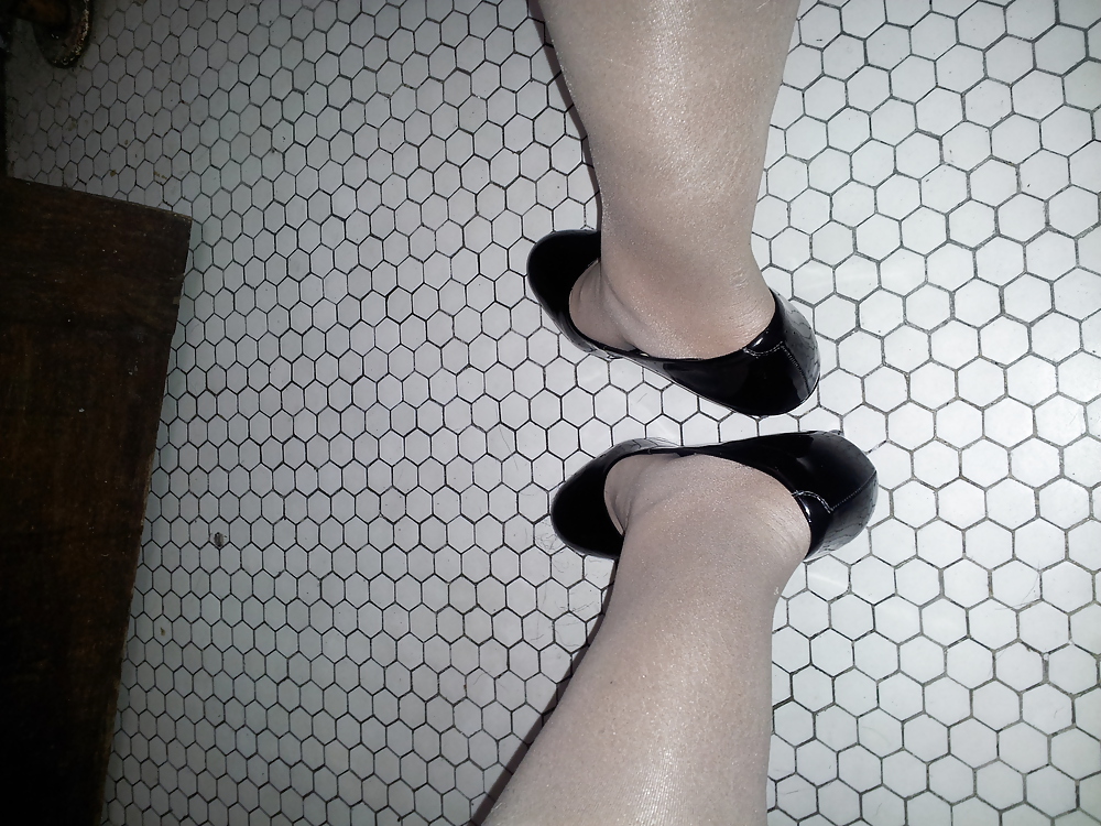 I borrowed some pumps longtime from a friend. #12716958
