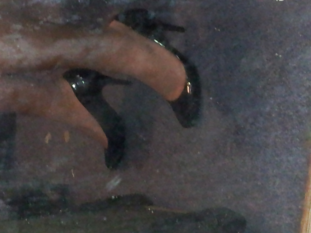 I borrowed some pumps longtime from a friend. #12716985