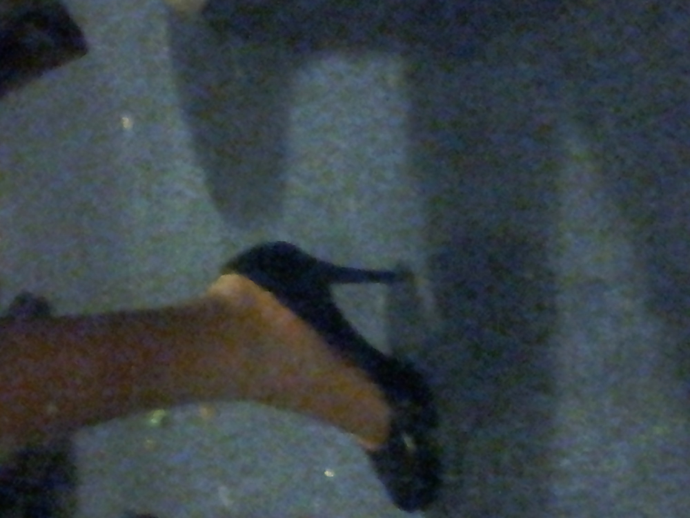 Un amigo me prestó unos zapatos de tacón durante mucho tiempo.
 #12717063