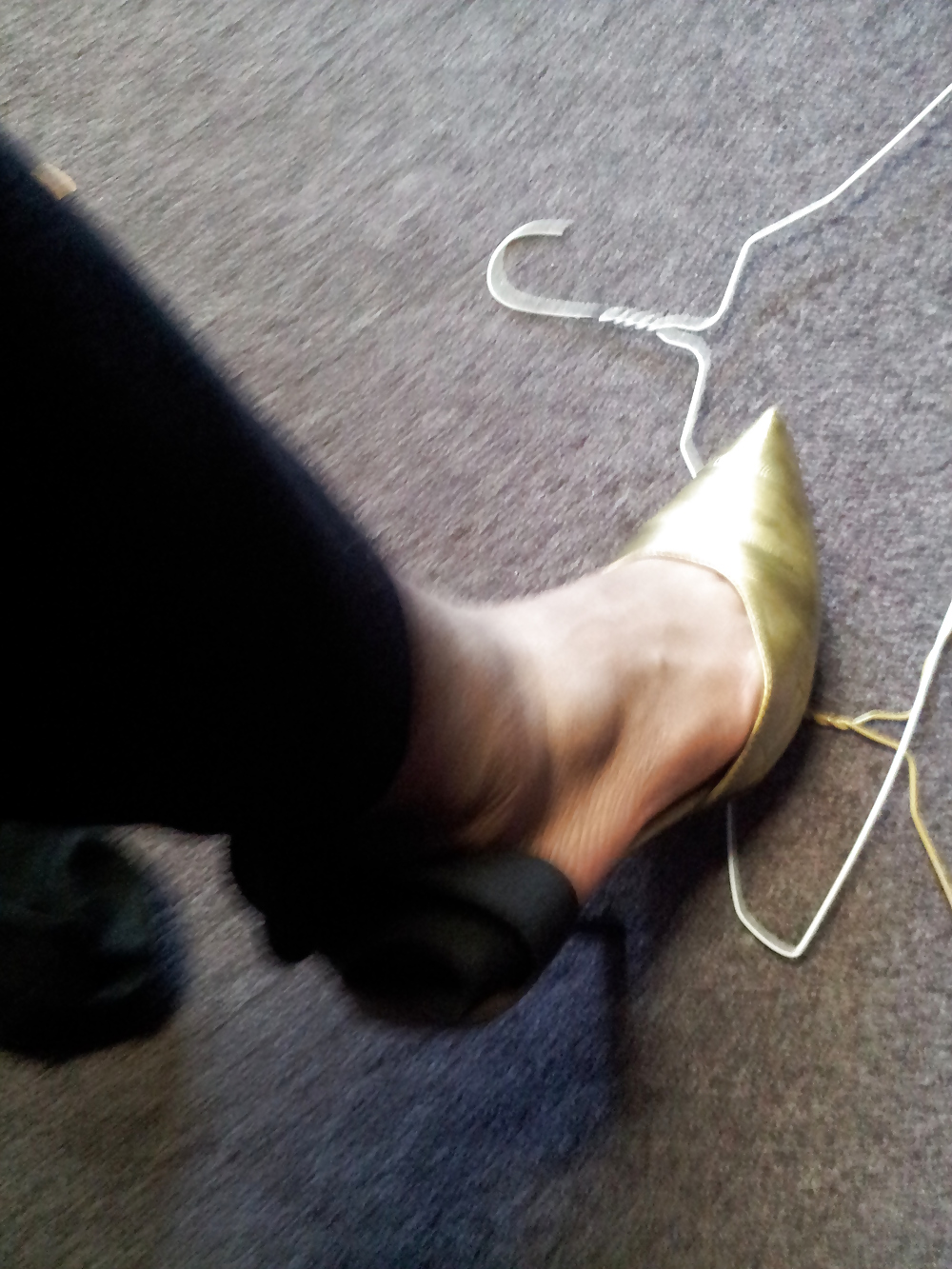 Un amigo me prestó unos zapatos de tacón durante mucho tiempo.
 #12717141
