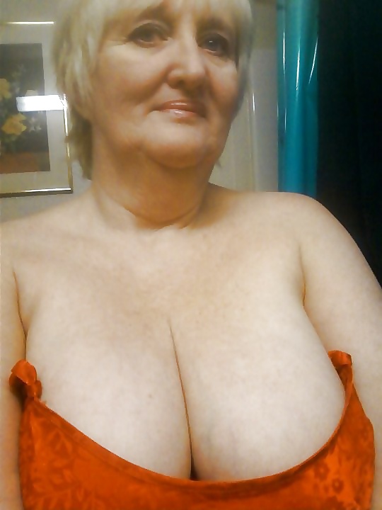 Mature Ladies With BIG Tits #18129529