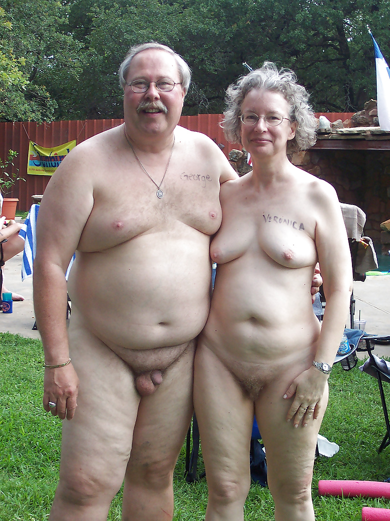 休日のおばあちゃんたち
 #12113823