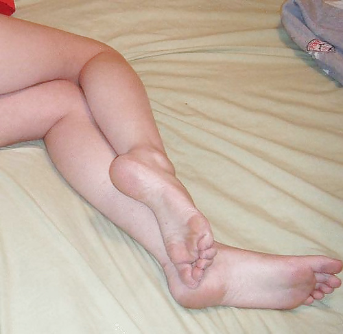 Adorables pies femeninos, desnudos, en panty o en zapatos sexy
 #4491541