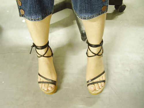 Adorable Weibliche Füße, Blank, Pantyhosed Oder In Sexy Schuhe #4491549