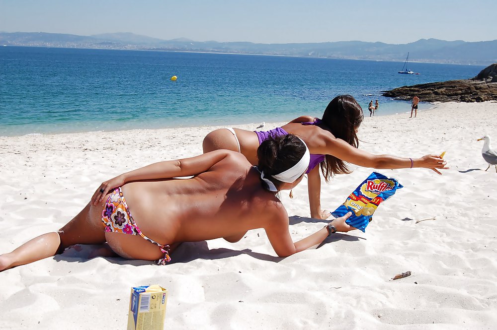 Chicas en la playa
 #17156927