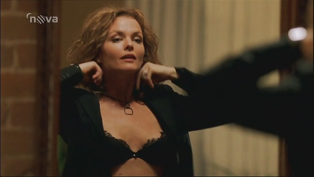 Dina Meyer #9520597